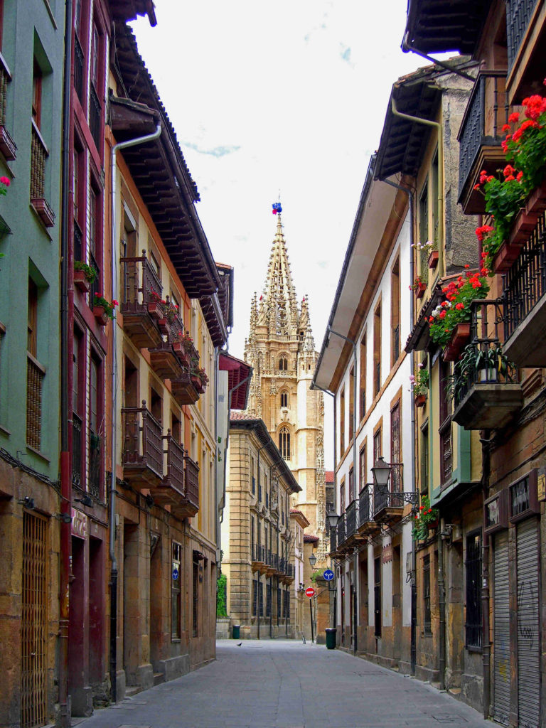 Oviedo et église Asturies