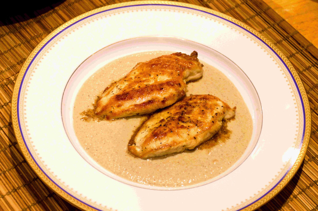 Escalopes de poulet sauce aux pignons