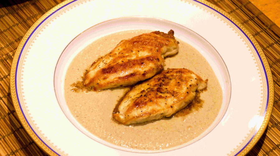 Escalopes de poulet sauce aux pignons