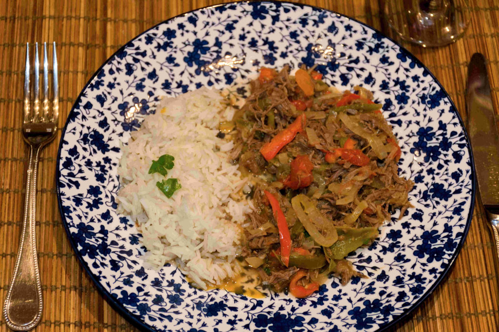 Ropa vieja cubaine