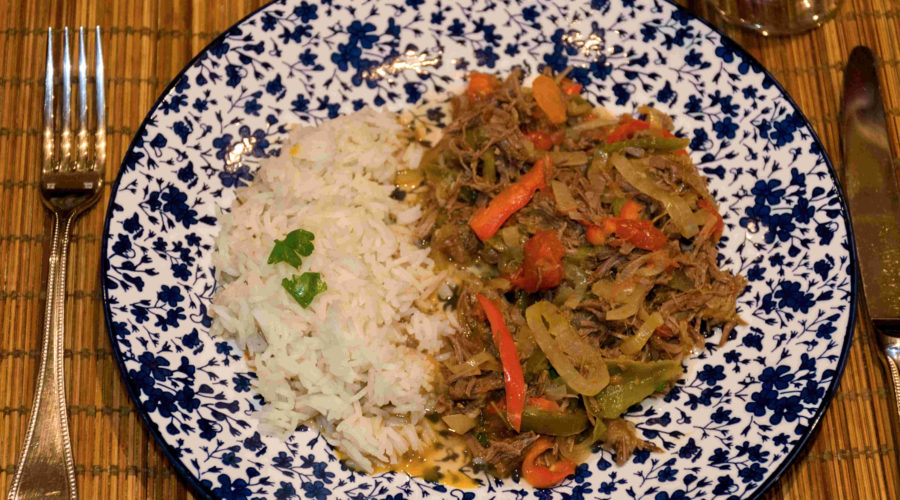 Ropa vieja cubaine